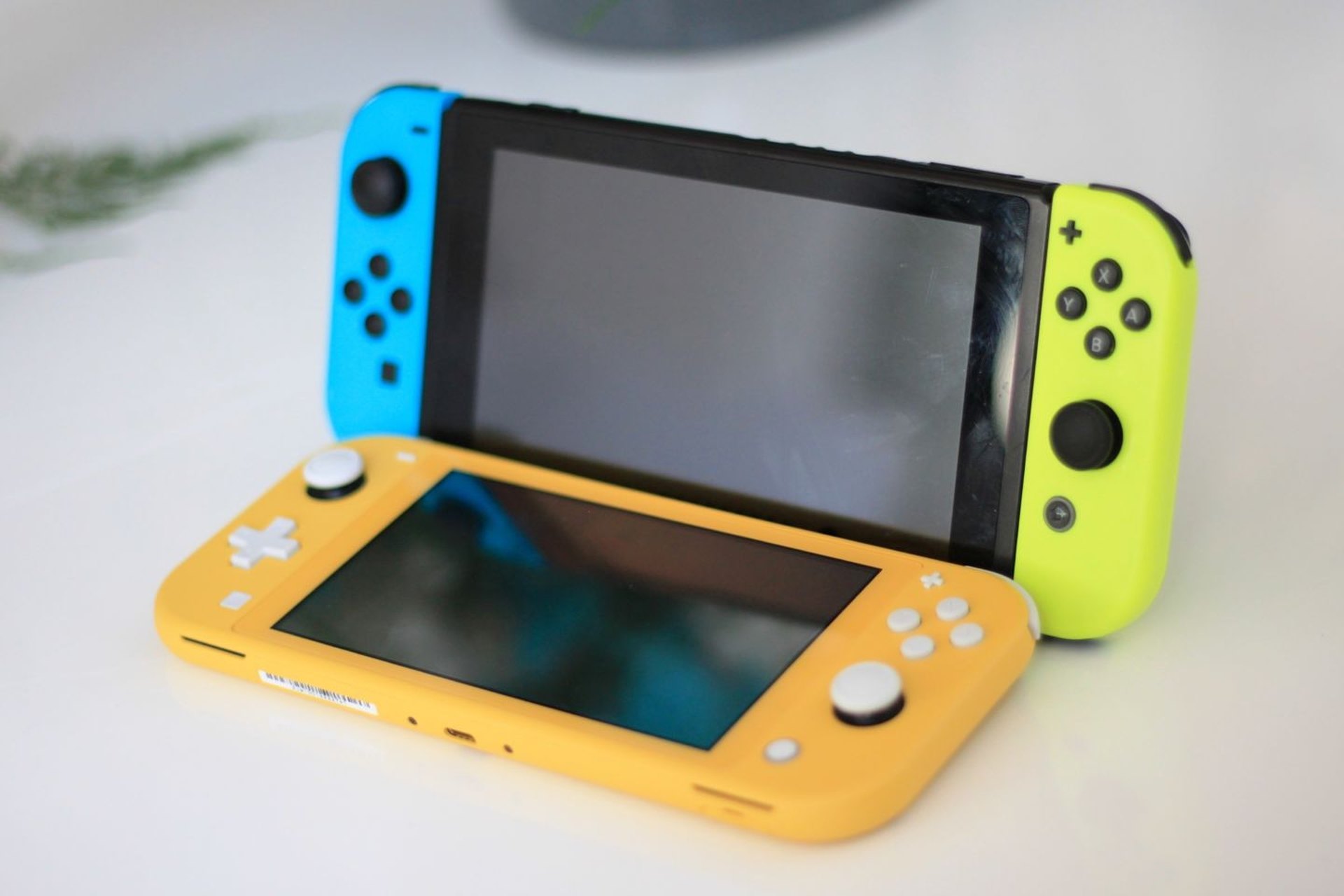 should i get a nintendo switch lite or nintendo switch