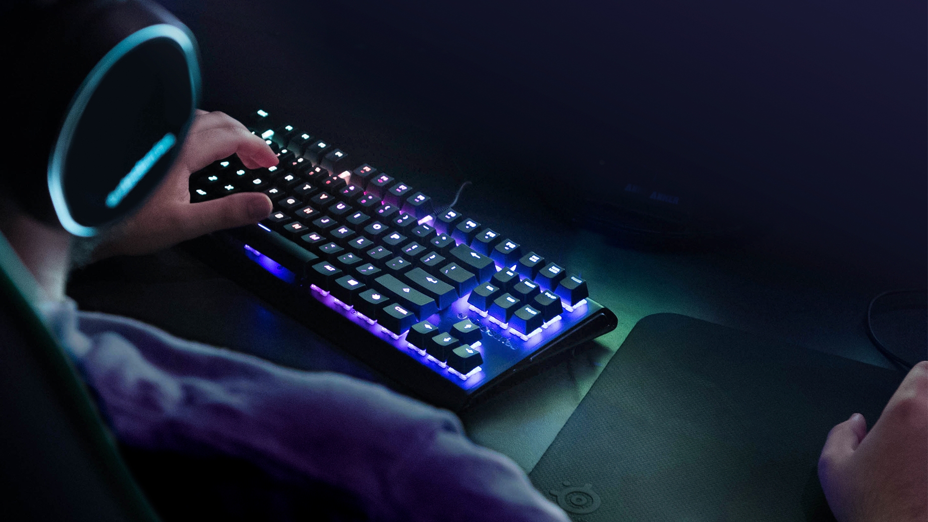 SteelSeries Apex M750 TKL RGB Mechanical Keyboard DEXTmall PETITIVE PACT PLETE Designed for the discerning eye built for the harshest environment and sized for petitive play