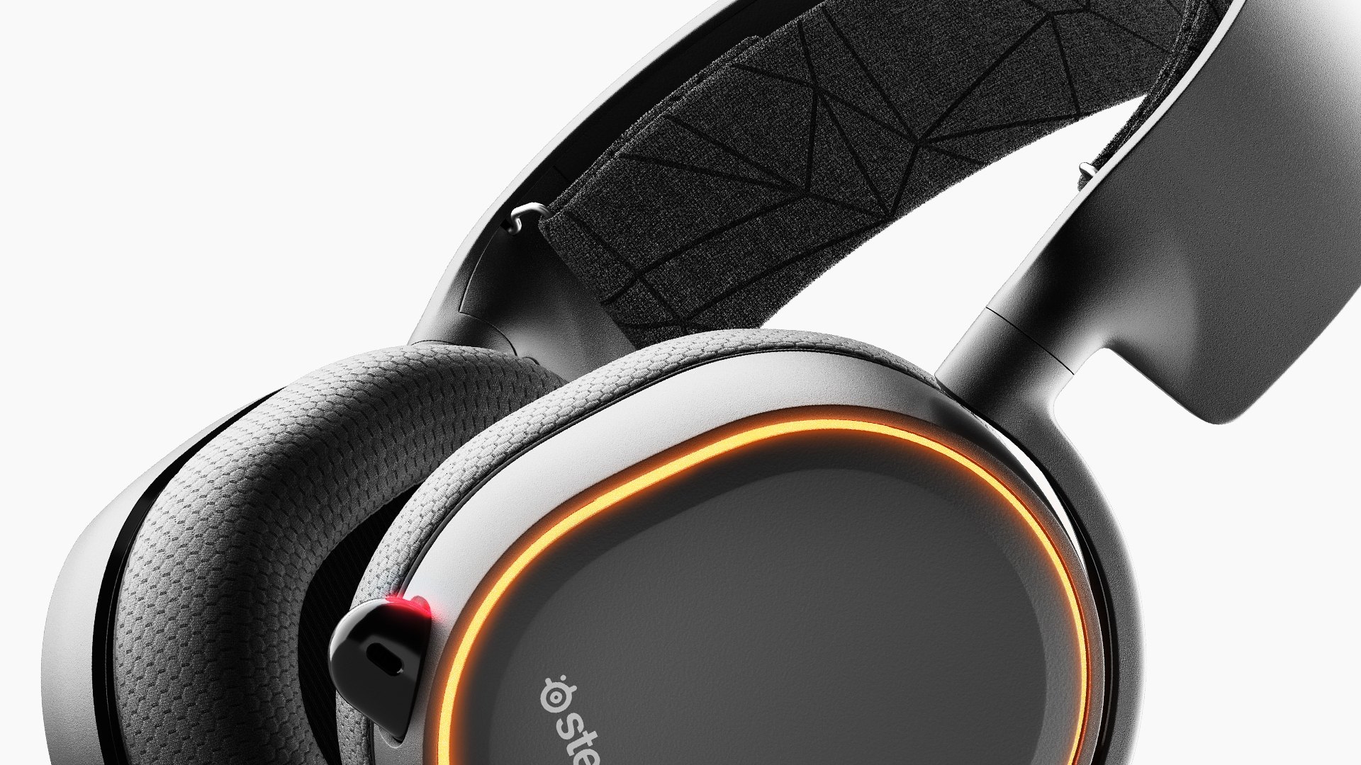 Zoomed in image of Arctis 5 headset