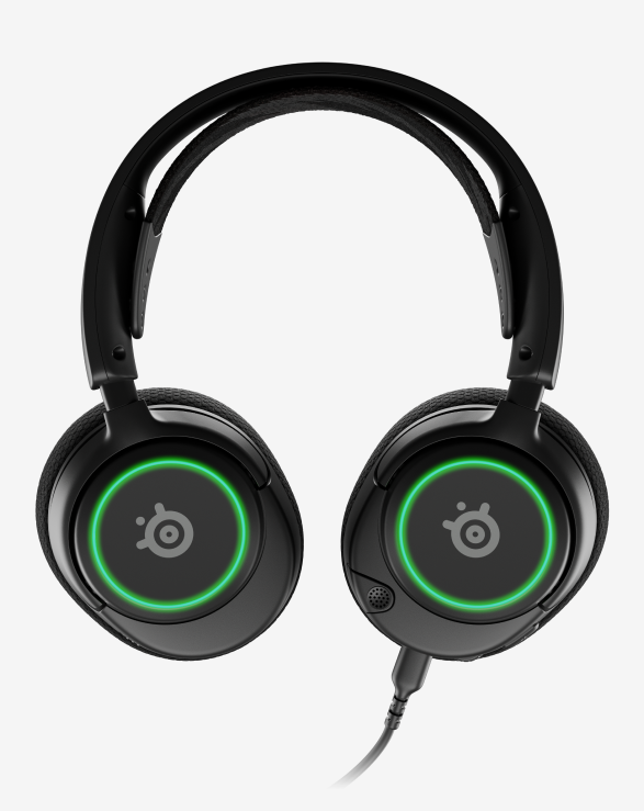 
 A front-facing view of the Arctis Nova 3 earcups.
 