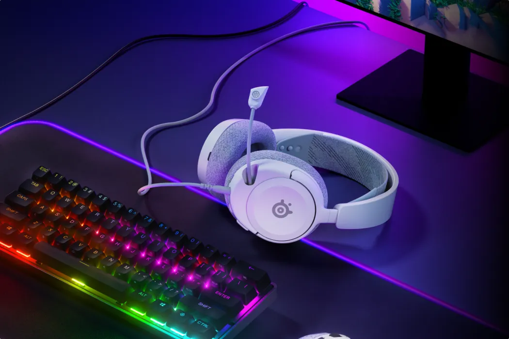 An Arctis Nova 1 laying against a desktop setup.